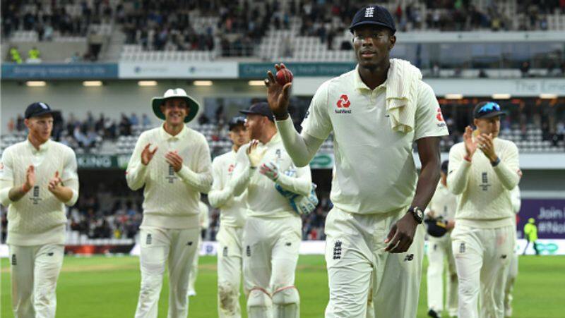 england lost 3 wickets earlier in first innings of ashes third test