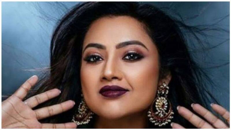 actress meena to work in web series as a full time