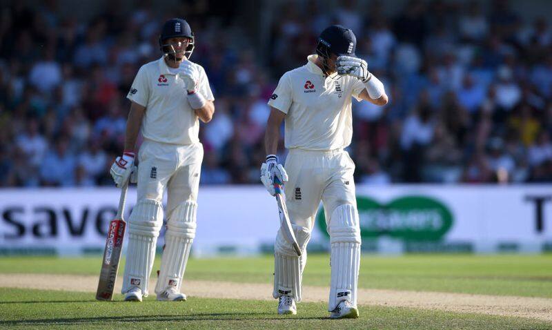 joe roots responsible innings makes england alive in ashes series