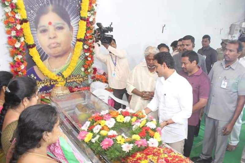ap minister vellampalli srinivas mother dead: cm ys jagan pay tributes