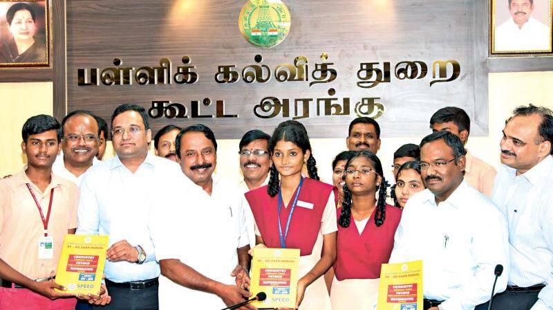 laptop will be given to government school teachers , says minister sengotaiyan