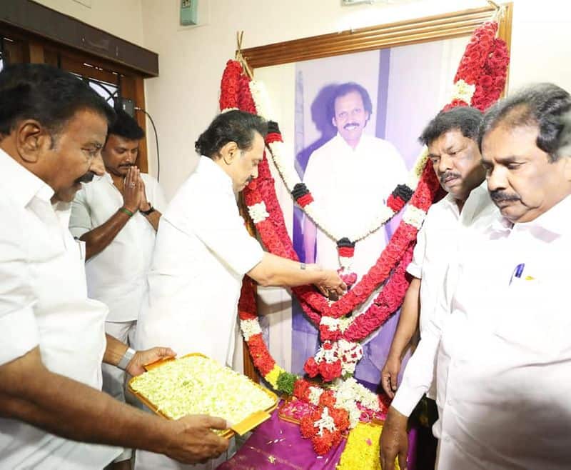 MK stalin to pay homage his friend