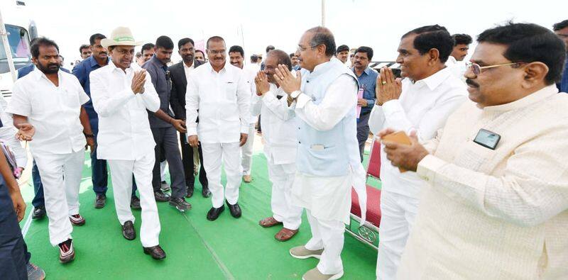 telangana cm kcr fires on opposition parties
