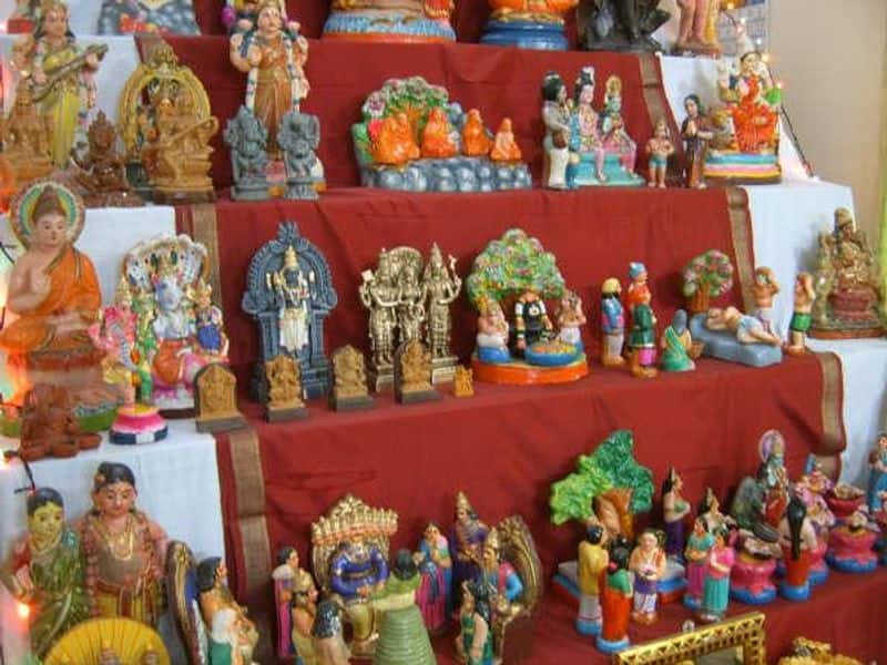 people search for athivarathar statue for keeping in kolu