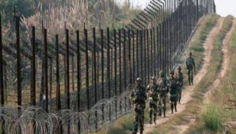 pakisthan army attacks in border