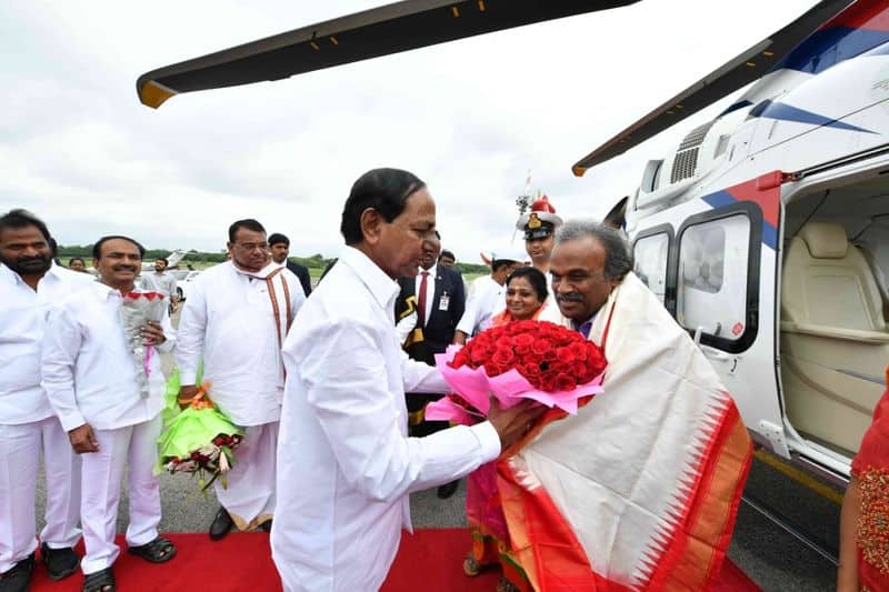 telangana new governor tamilisai soundararajan receives warm welcome in begumpet