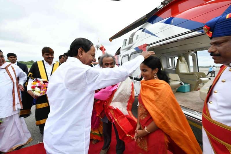 telangana new governor tamilisai soundararajan receives warm welcome in begumpet