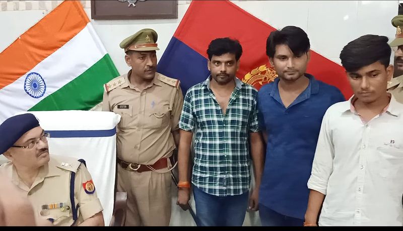 blackmailer gang busted, women and fake journalist arrested