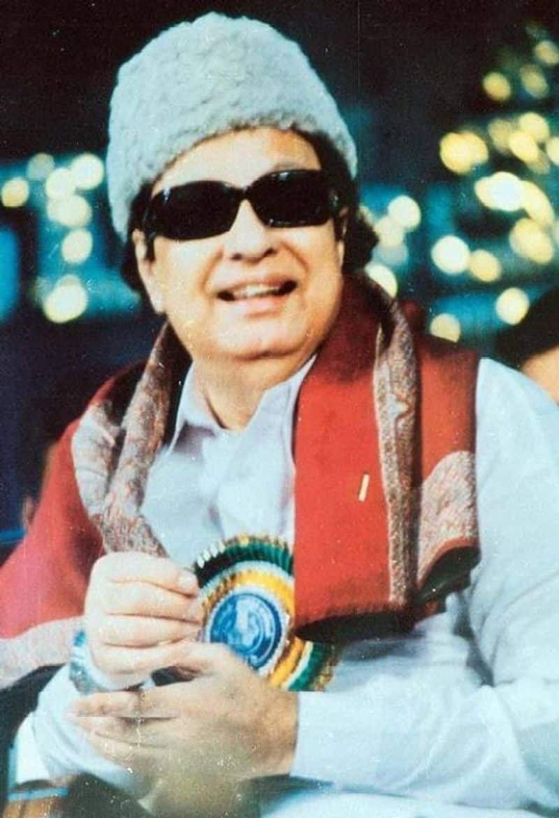 Sarojadevi walk style is a unique one MGR's comment