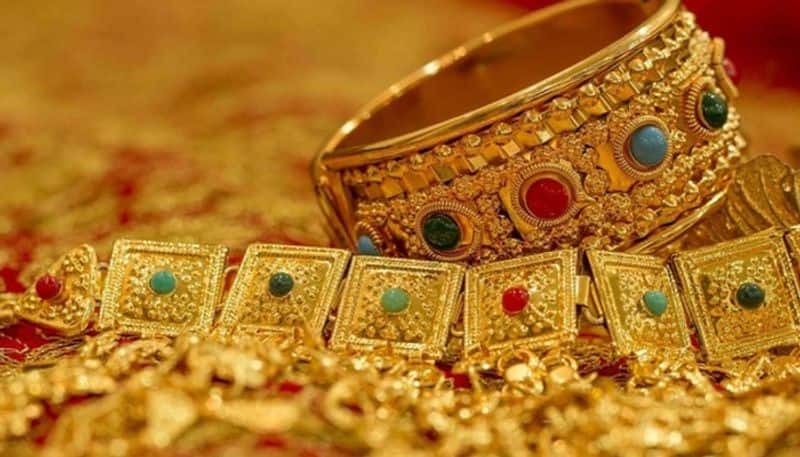 gold price status , 400 rs increased on one savaran gold