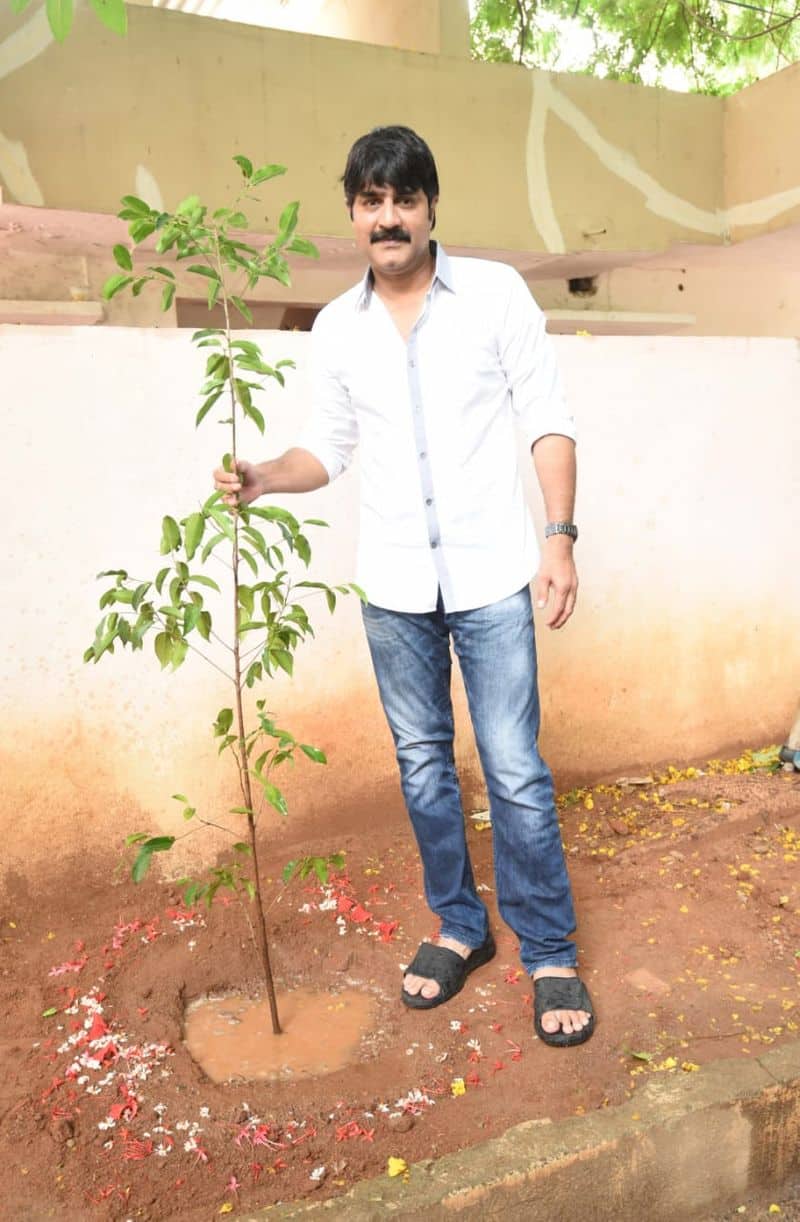 Hero Srikanth green challenge to Vijay devarakonda, allari naresh and nani
