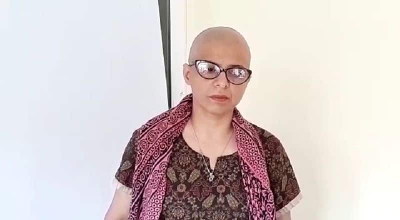 Unhappy over the arrest of father's killers, a Sikh woman shaved her hairs