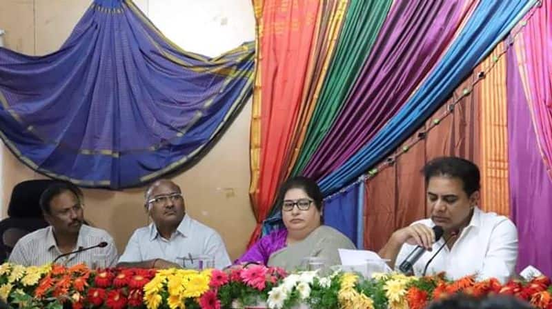 it Minister KTR Inaugurates Bathukamma Sarees Expo In hyderabad