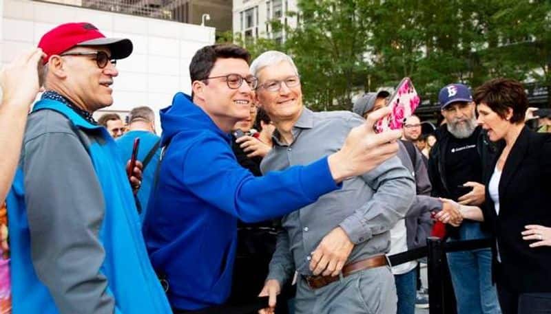 apple ceo tim cook has a stalker offering him flowers and champaign