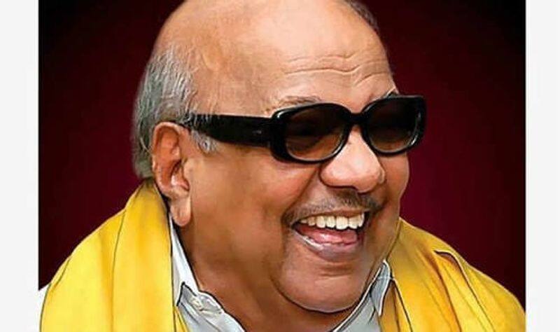 dmk ex leader karunanidhi gave apple piece and small story