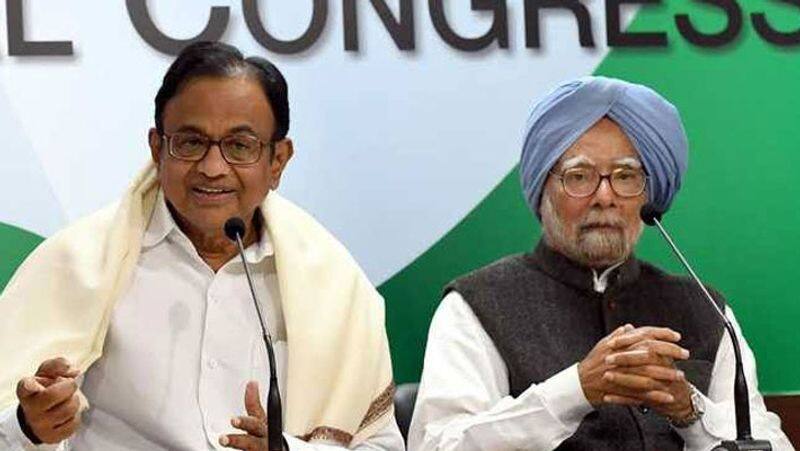 Congress leaders clash in Sonia gandhi presence