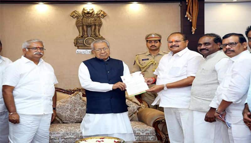 ap bjp leaders met governor bb harichandan, submitted representation over ysrcp government