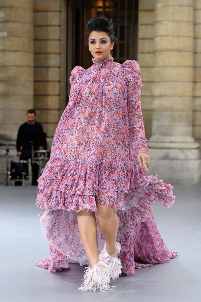 Aishwarya Rais beautiful look in paris fashion week