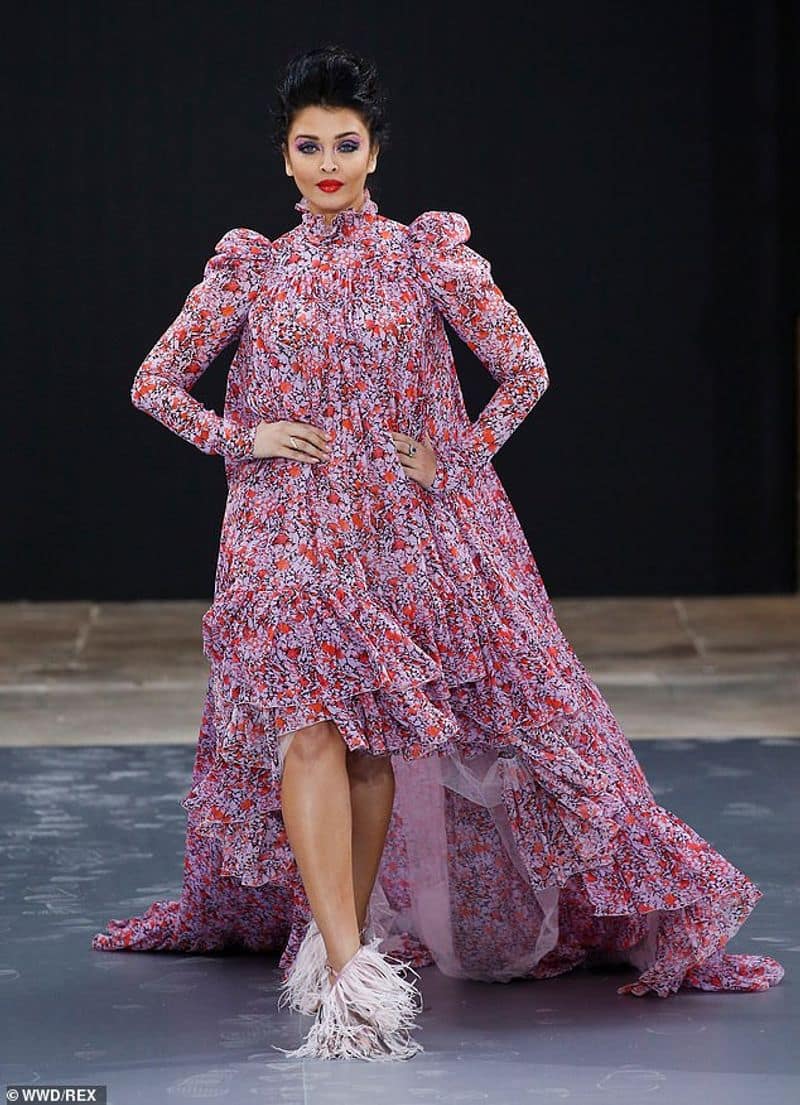 Aishwarya Rais beautiful look in paris fashion week
