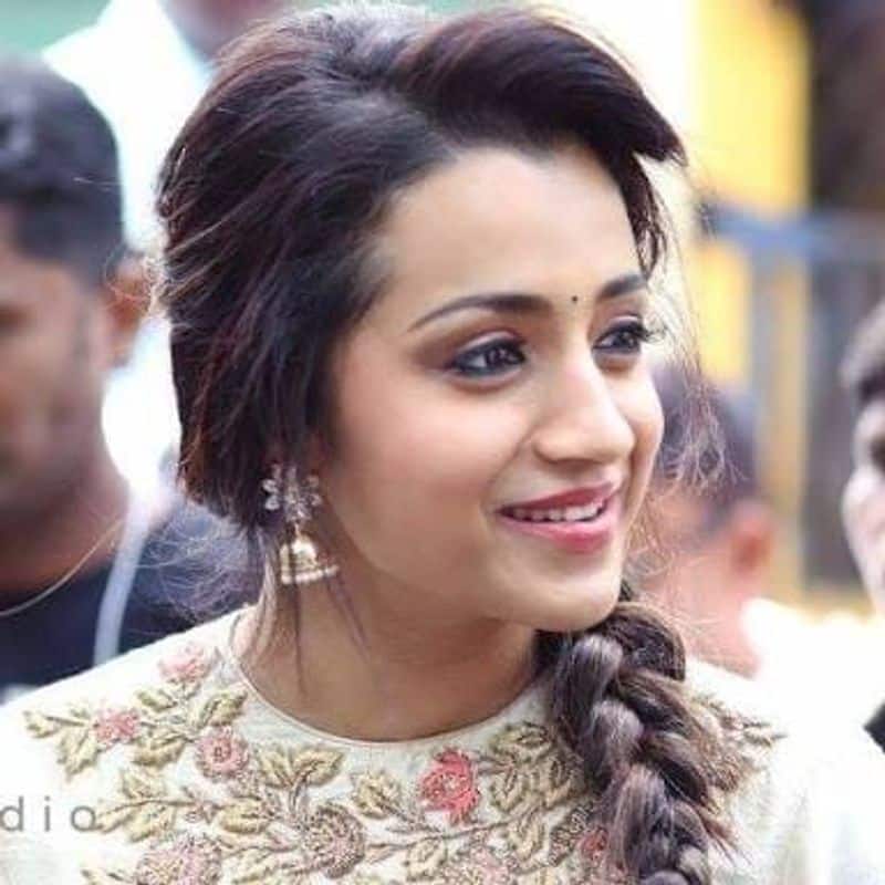 actress trisha bed room photo leaked in social media - fan's shocking