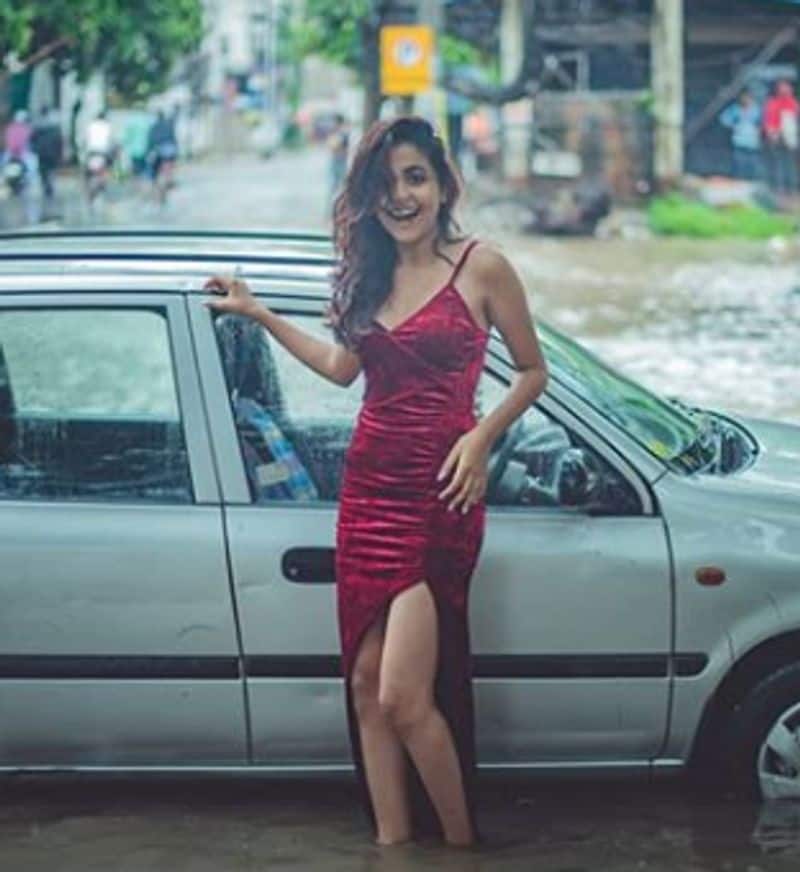 Viral: Woman's Photoshoot On Flooded Patna Streets Divides Internet