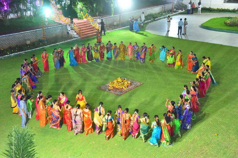 governor tamilisai soundararajan participated in bathukamma celebrations
