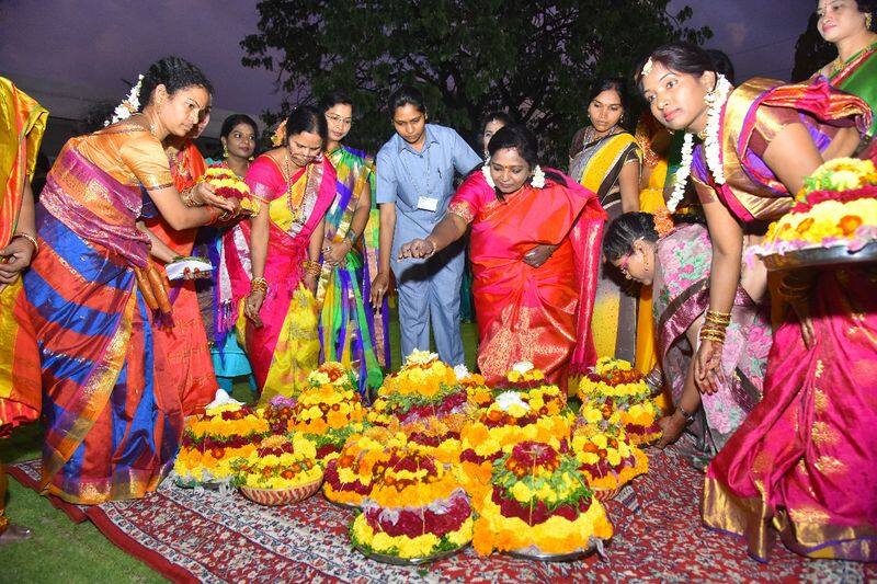 governor tamilisai soundararajan participated in bathukamma celebrations