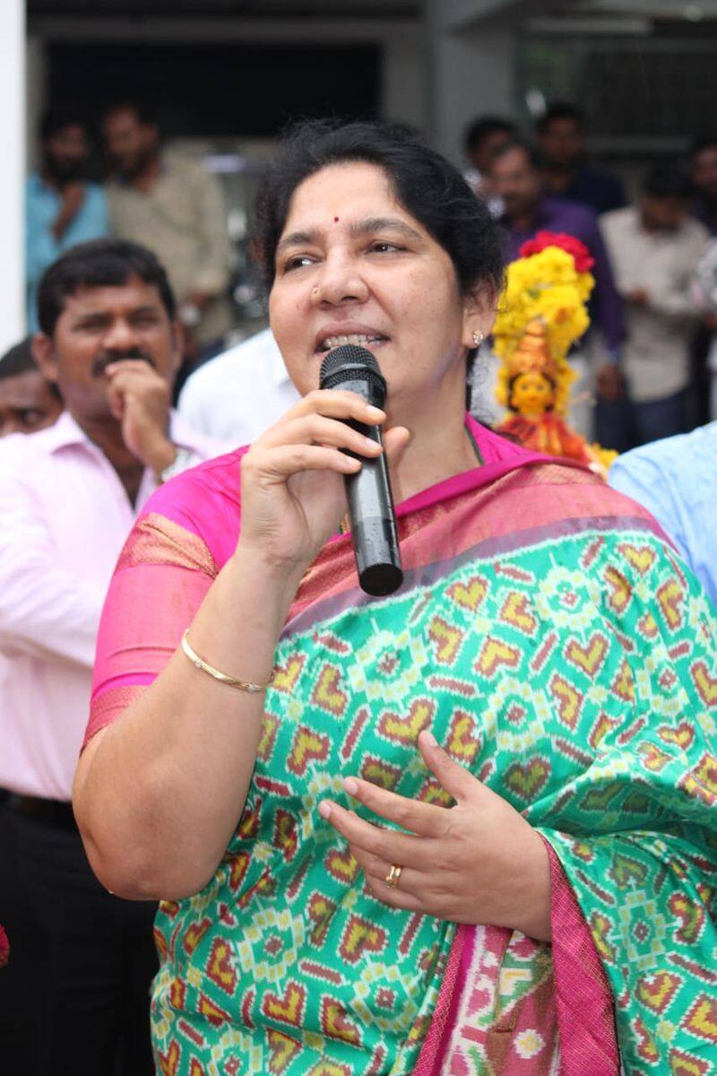 minister satyavathi rathod participated in bathukamma celebrations