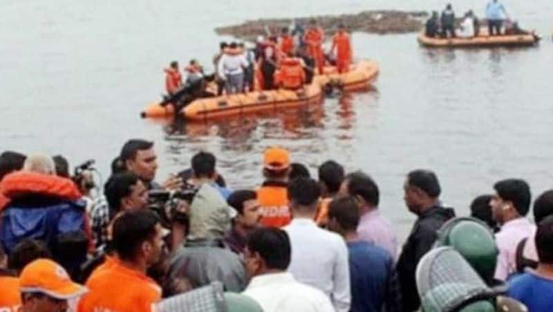 Boat overturned in Mahananda river in Bihar, 50 dead, 7 dead