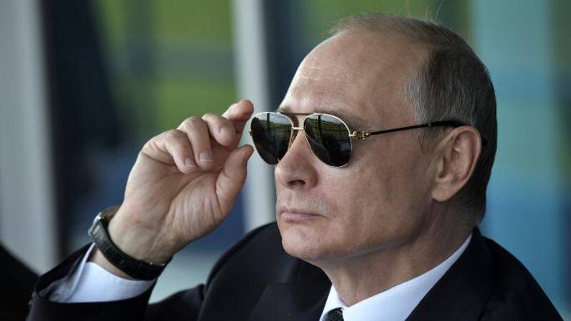 Russian president putin ex-tern lock down till may 11