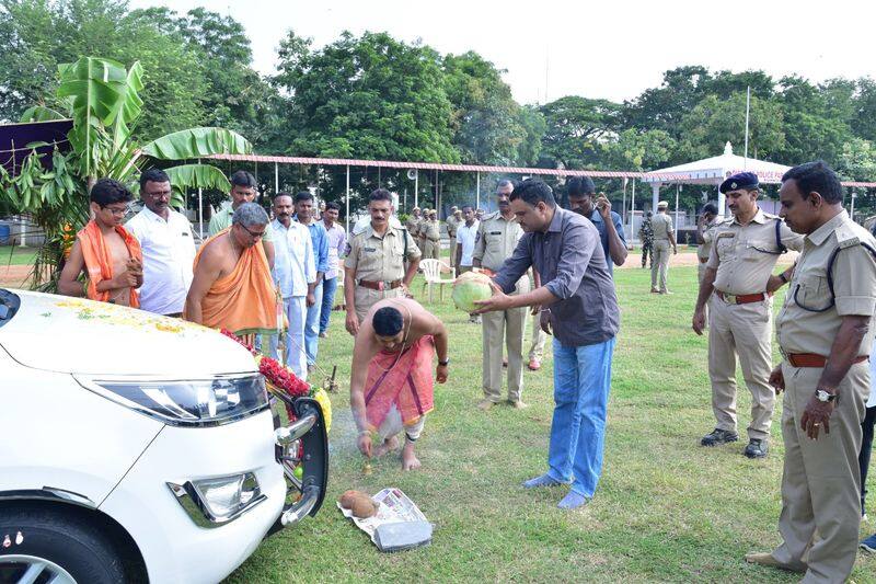 kurnool district police superintendent performs ayudha pooja