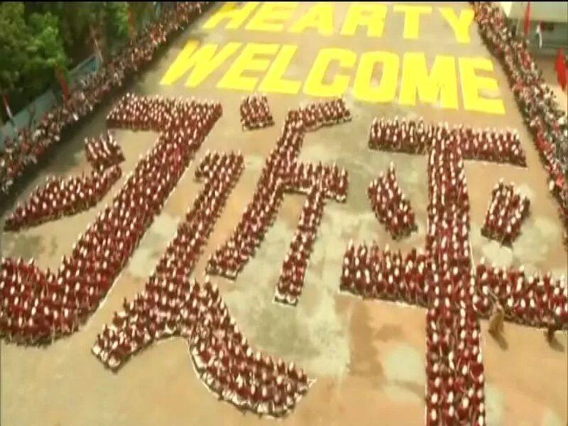 school students welcomed chinese president