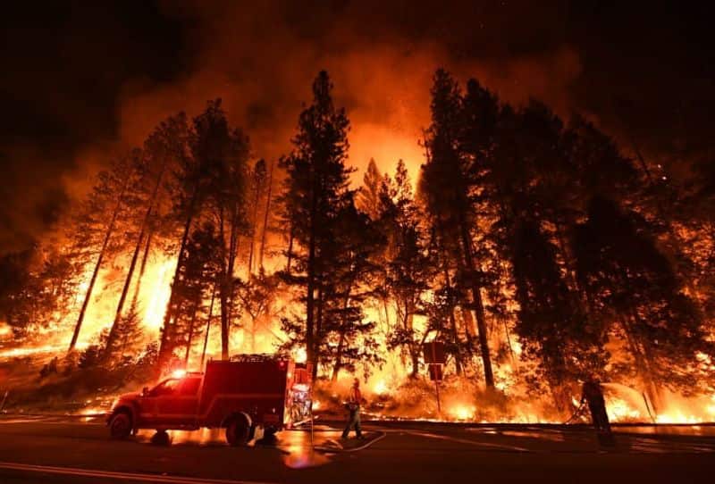 american state california forest fire one lakh people evacuate from house