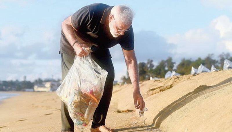 India PM Modi picks up rubbish... congress Tease
