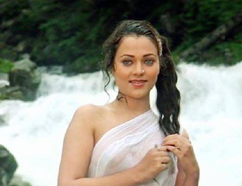 Nude Mandakini Picture