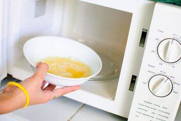 Cooking Egg on microwave oven