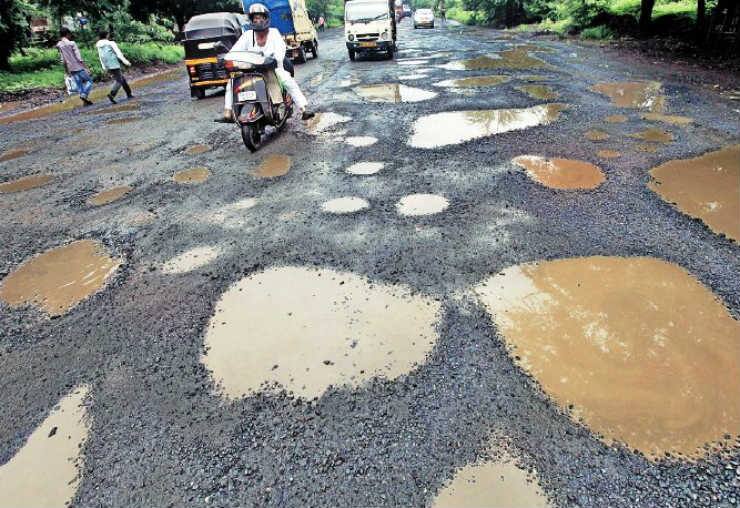 10 Biggest Dangerous Problems Two Wheeler Riders Faced In Indian Roads