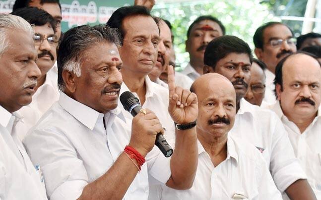 admk ministers-are-serious-effort-to-save-their-post