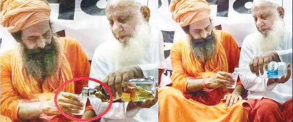 Viral Check Sadhu and Moulvi With Wine Bottle