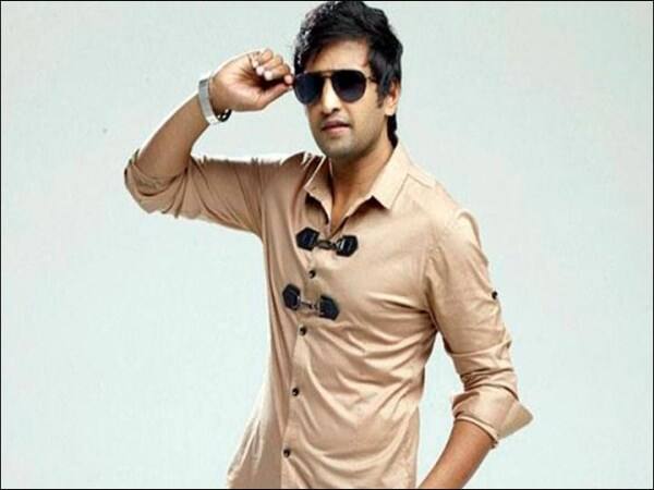 comedian santhanam to act in three roles