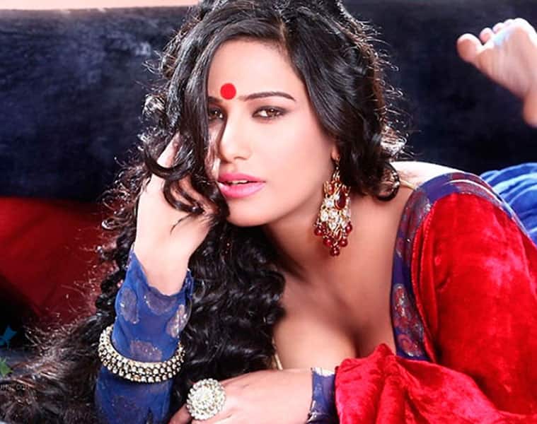 actress poonam pandey hot photo controversy