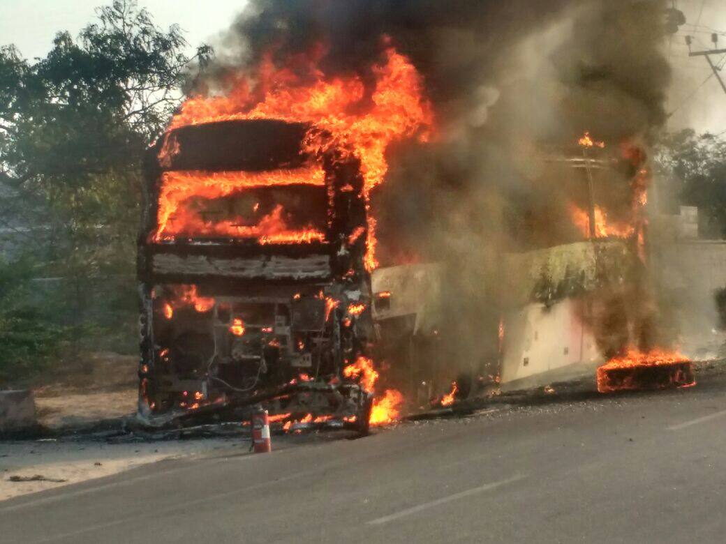ac carrying-40-passengers-bus-flames-display