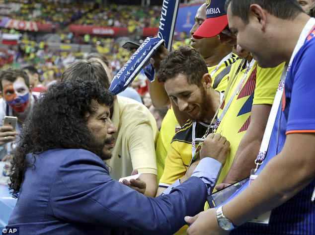 Rene Higuita and Carlos Valderrama check in columbia poland match