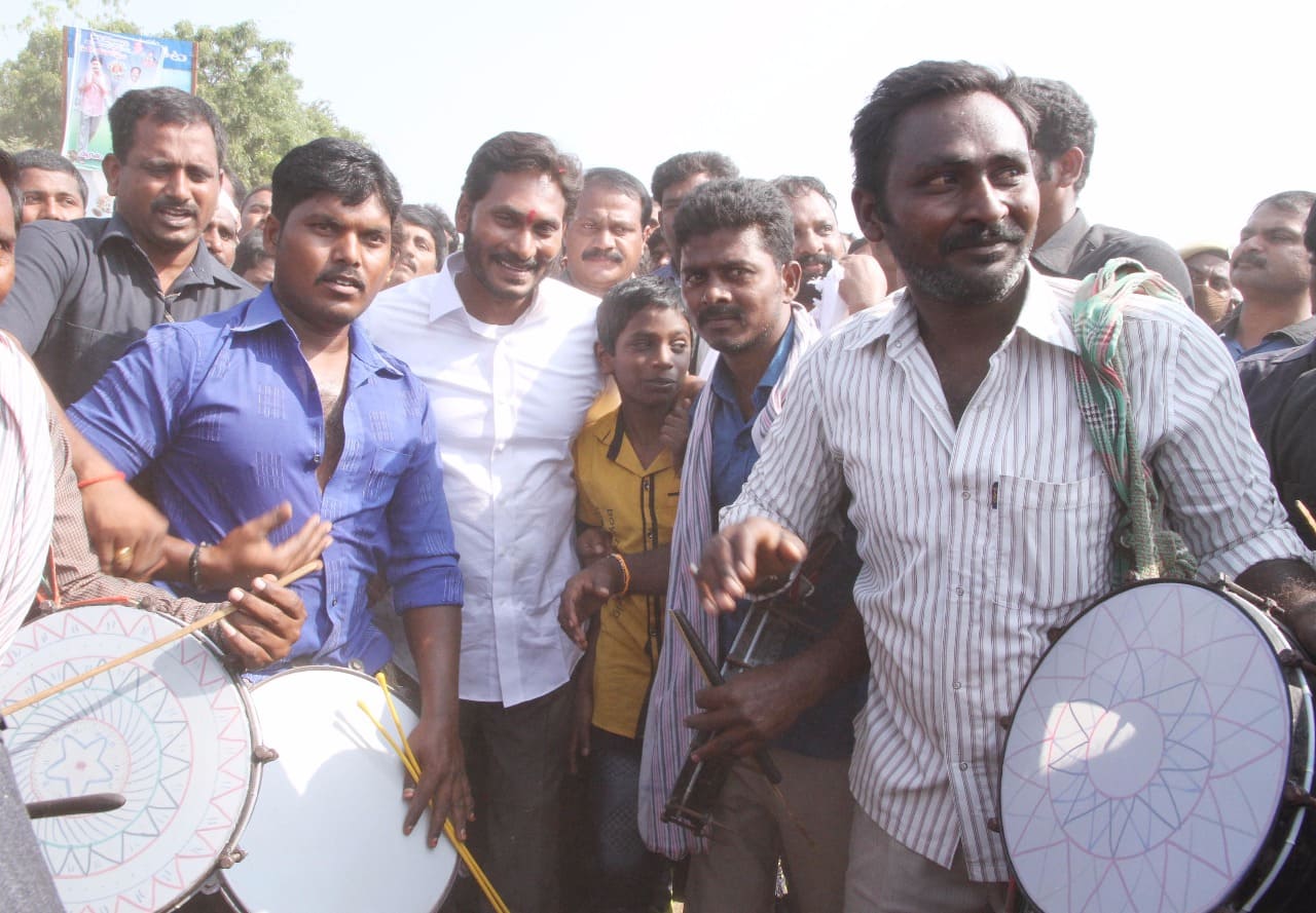 Jagan attends party work late into night  despite exhausting padayatra during day
