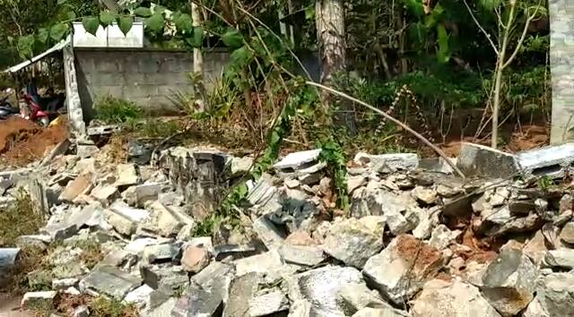 cpim workers demolished compound walls of private properties in venjaramoos