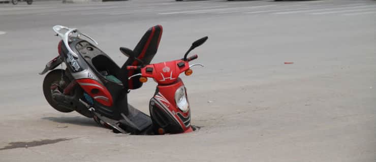 10 Biggest Dangerous Problems Two Wheeler Riders Faced In Indian Roads