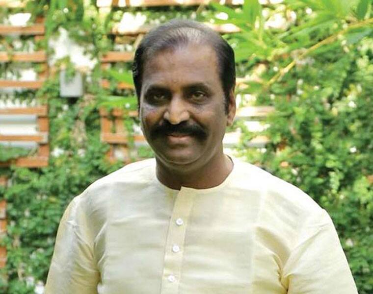 chinmayee ready to complaint against vairamuthu