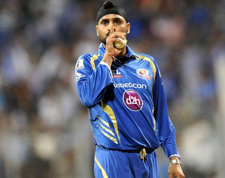 cricket fans slams aakash chopra for picked harbhajan in his all time ipl playing eleven