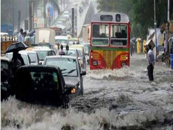 22 people die due to heavy rains in Mumbai