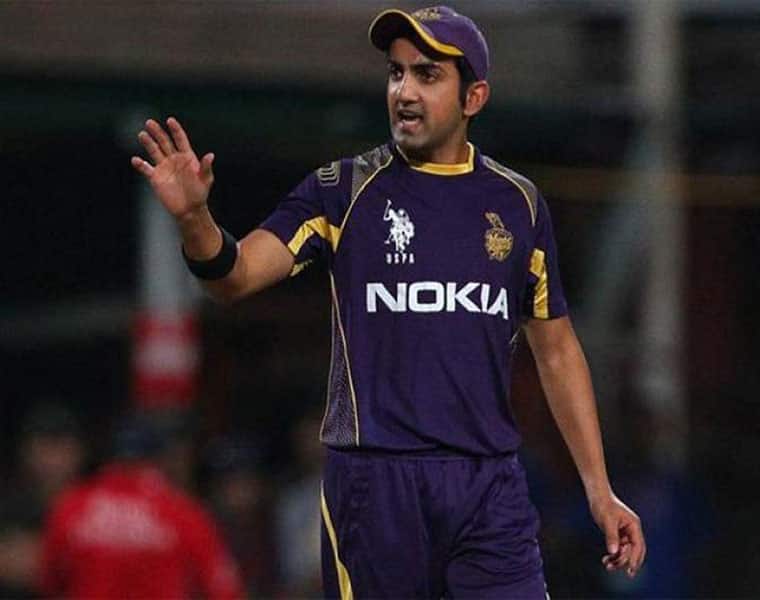 gambhir loves to clash with dhoni